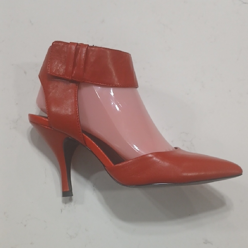 Steve Madden Red Ankle Strap Heels Sz8M Leather Upper Gentle Used